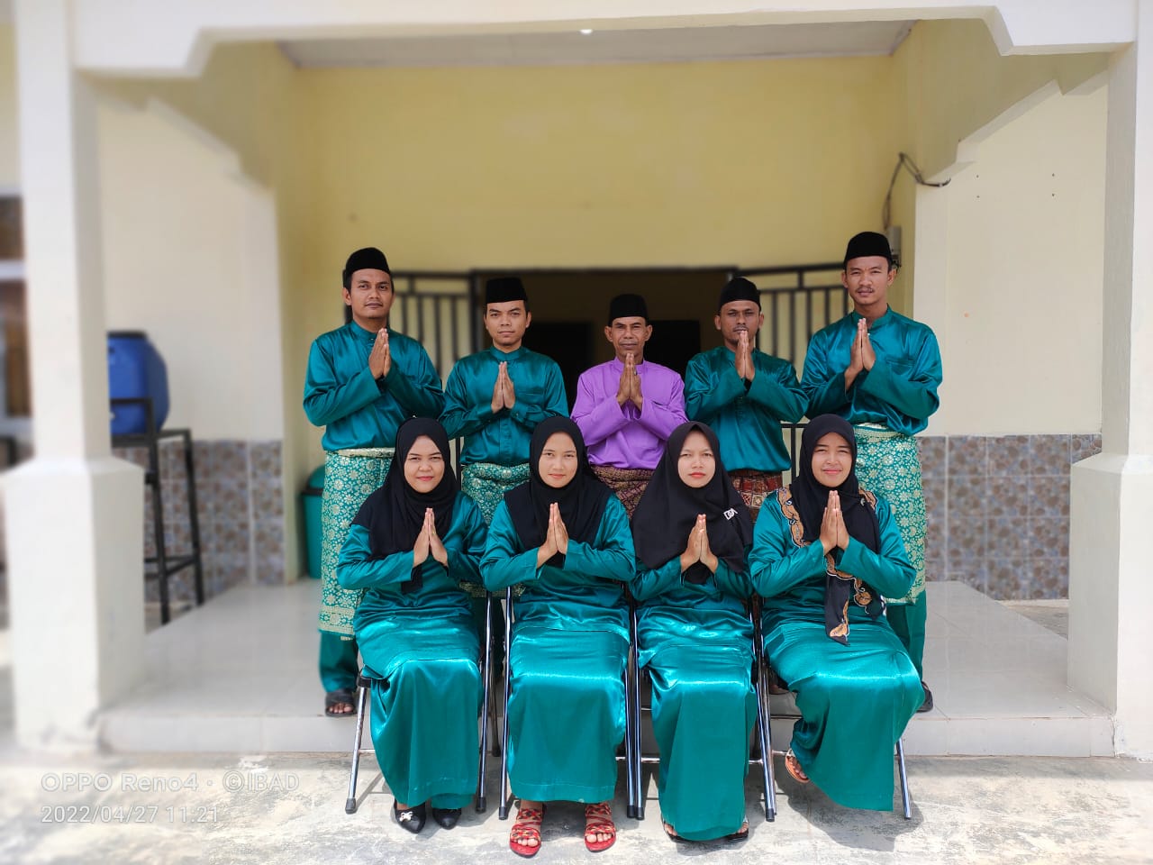 Foto Bersama Aparatur Kampung Lubuk Umbut